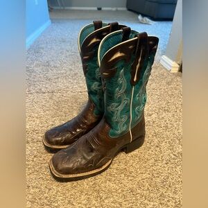 Super cute cowgirl boots!